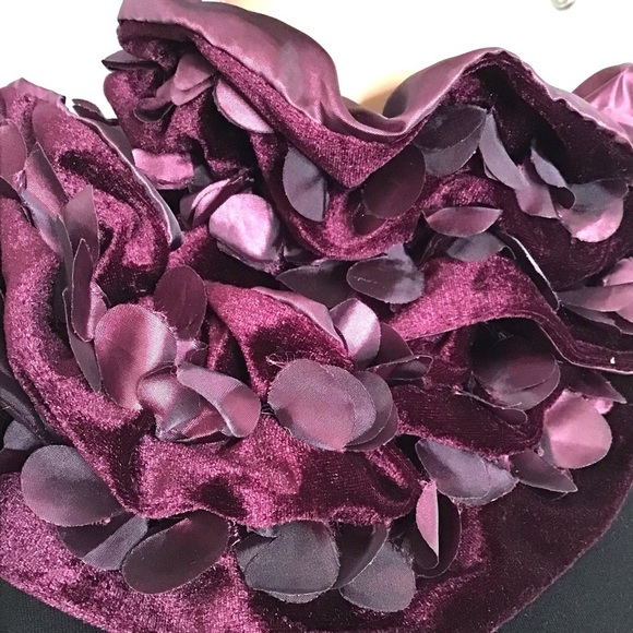 Beautiful Burgundy Women’s Scarf with Cute Details that looks like Tiny Flowers - Picture 4 of 5